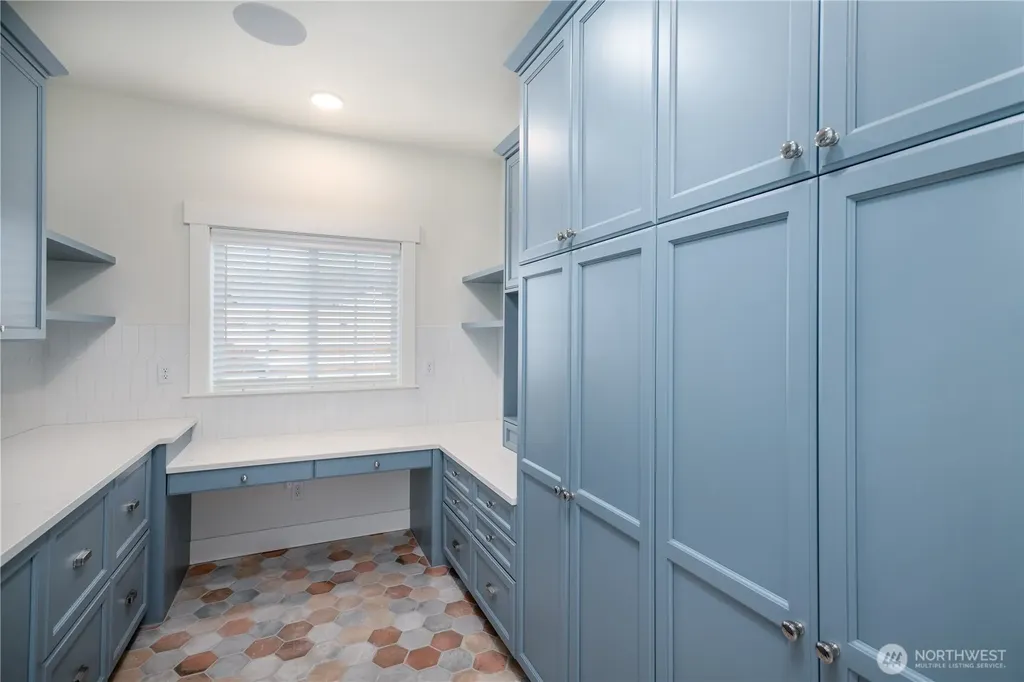 2215 Skyline Way Anacortes WA 88221