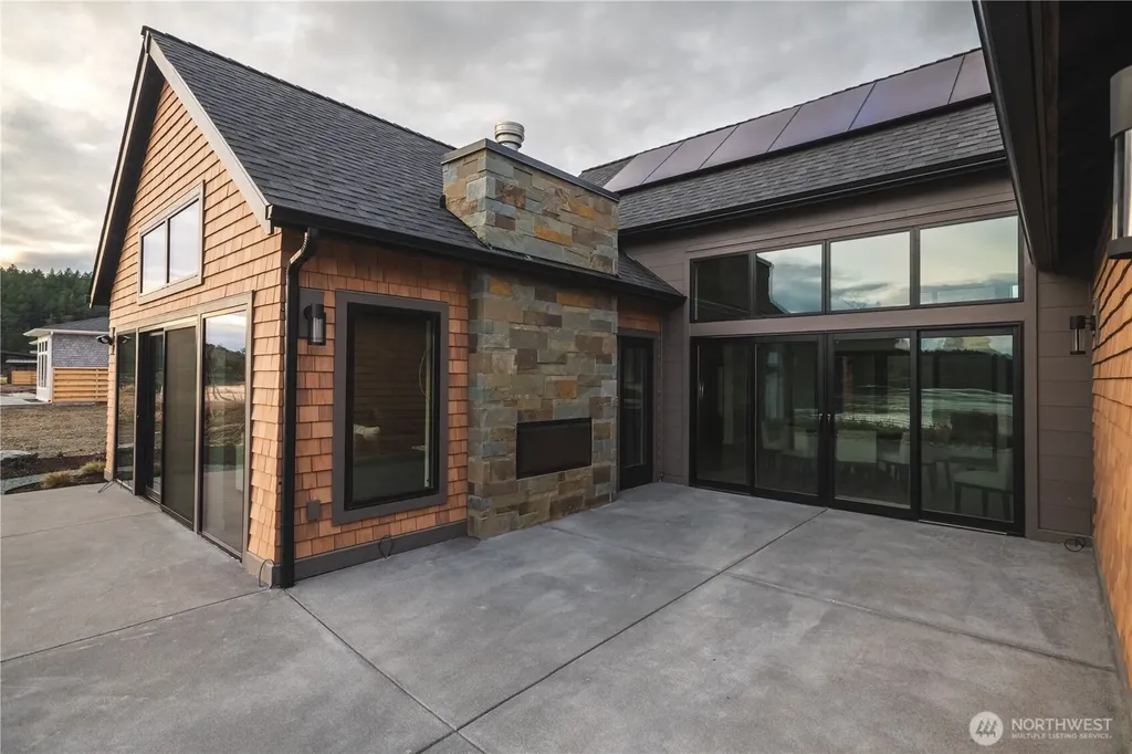 2215 Skyline Way Anacortes WA 88221