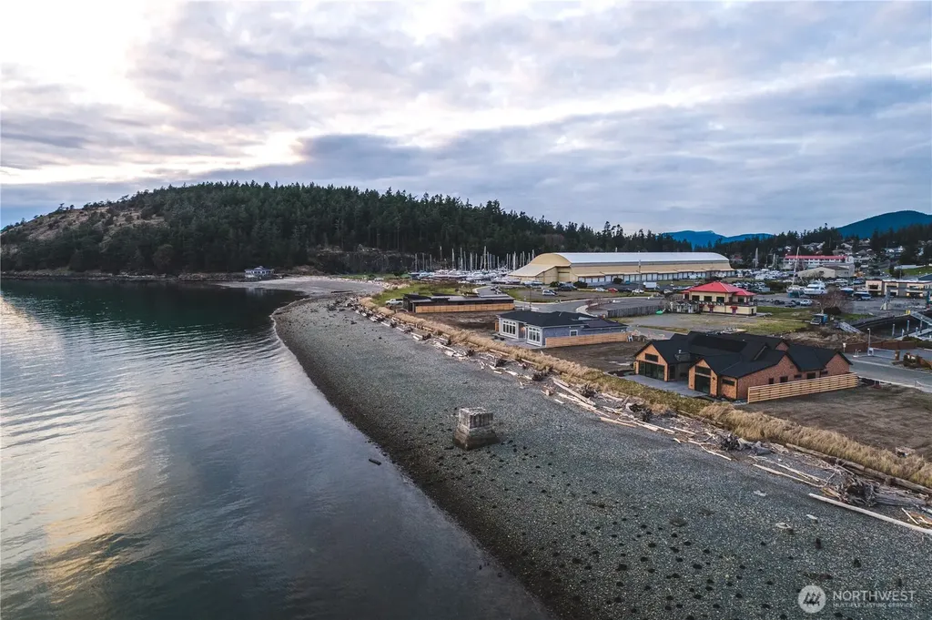 2215 Skyline Way Anacortes WA 88221