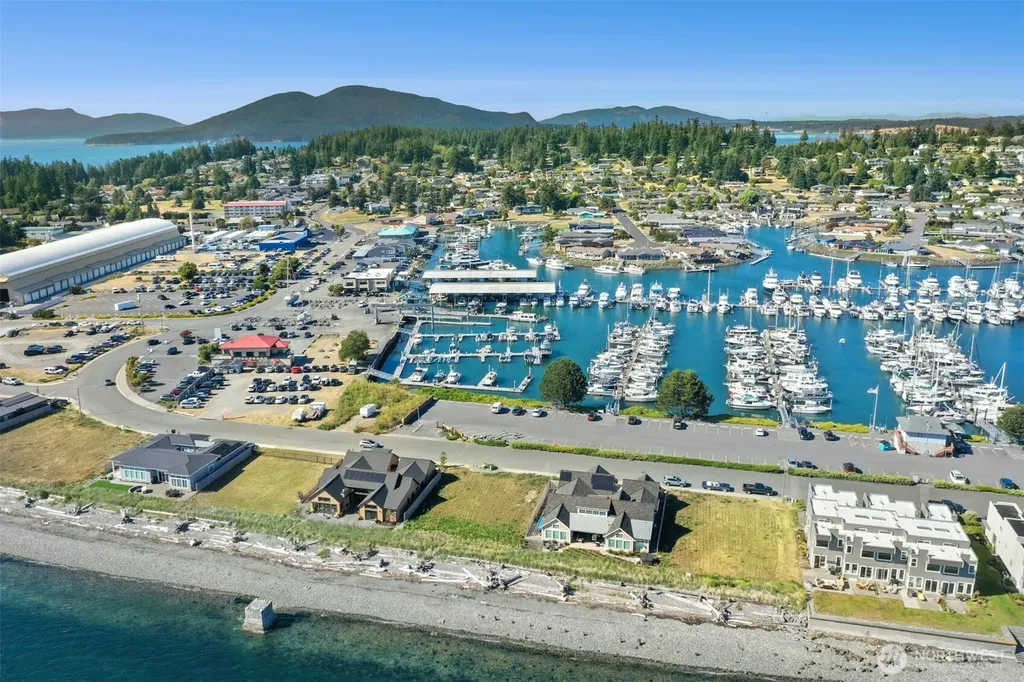 2215 Skyline Way Anacortes WA 88221
