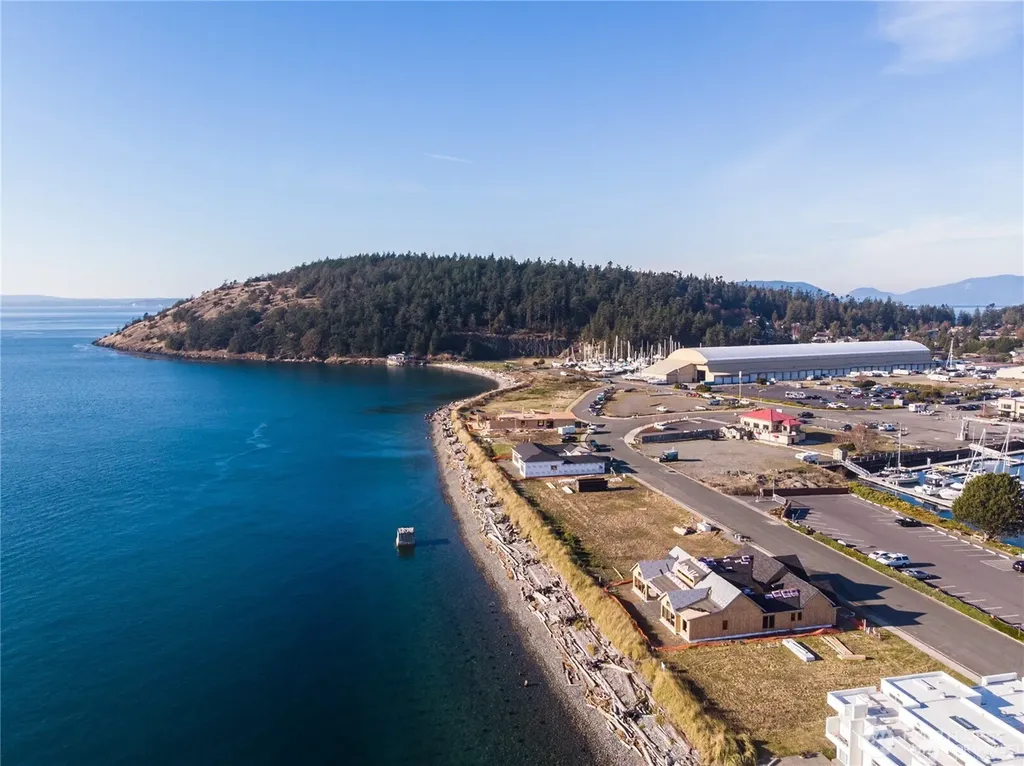 2215 Skyline Way Anacortes WA 88221
