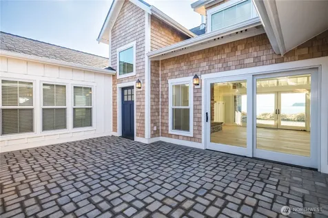 2215 Skyline Way Anacortes WA 88221