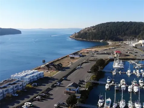 2215 Skyline Way Anacortes WA 88221