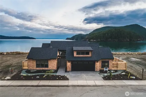2215 Skyline Way Anacortes WA 88221
