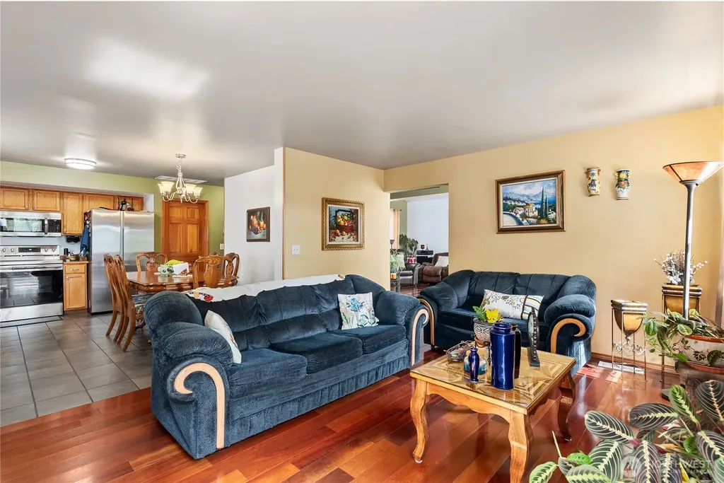 409 Kensington Ave NW Orting WA 98360