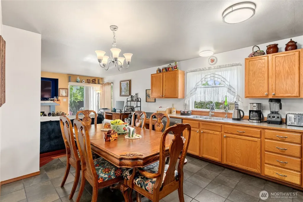 409 Kensington Ave NW Orting WA 98360