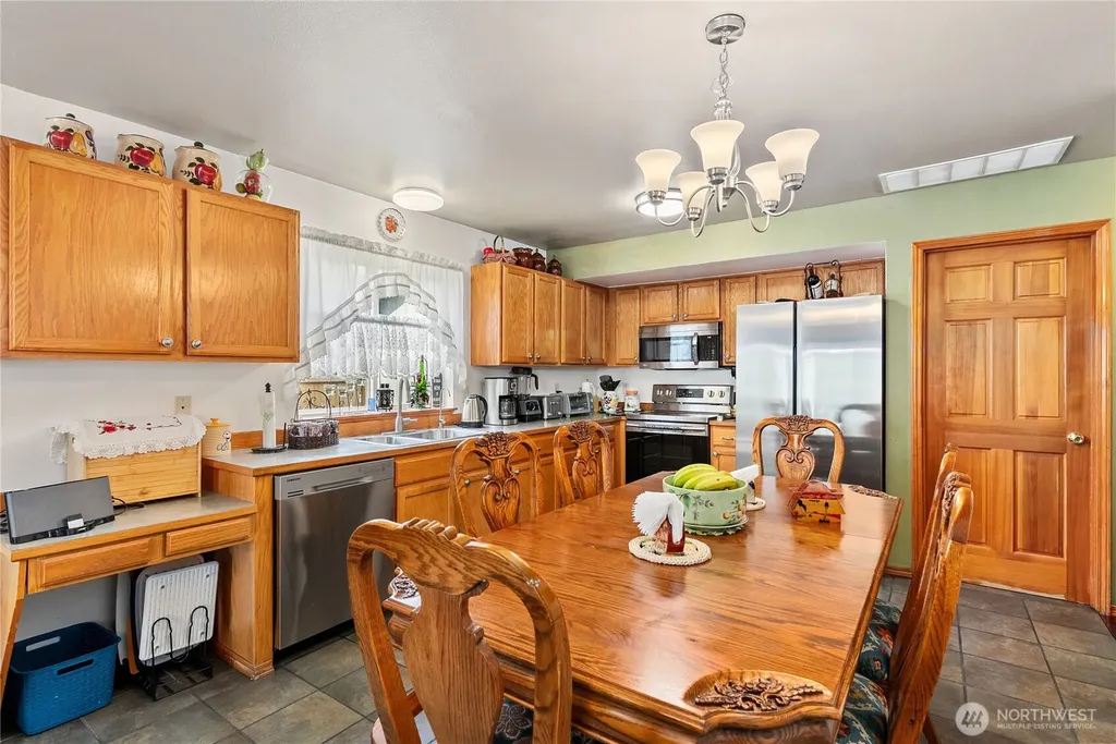 409 Kensington Ave NW Orting WA 98360