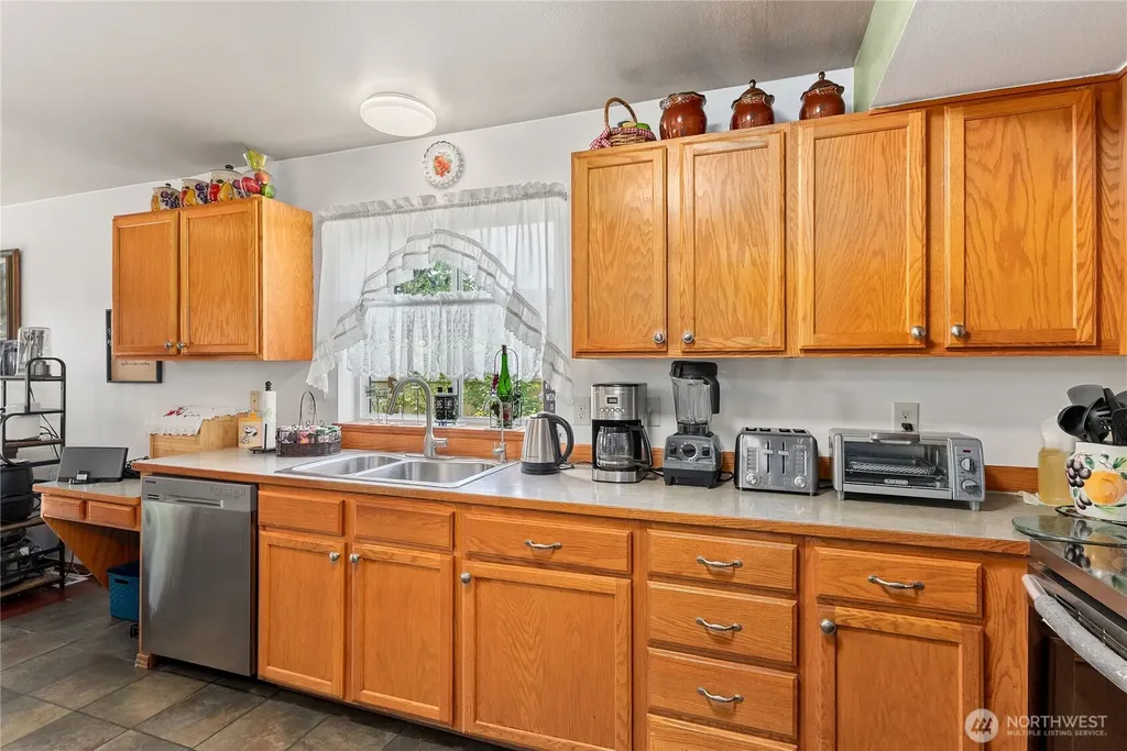409 Kensington Ave NW Orting WA 98360