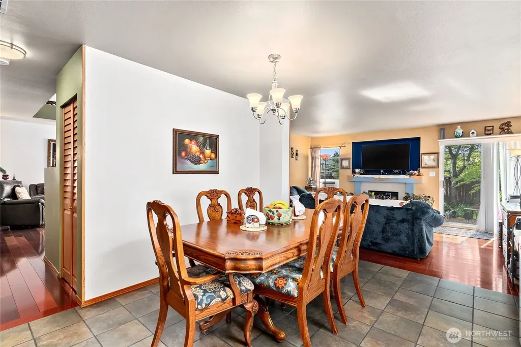 409 Kensington Ave NW Orting WA 98360