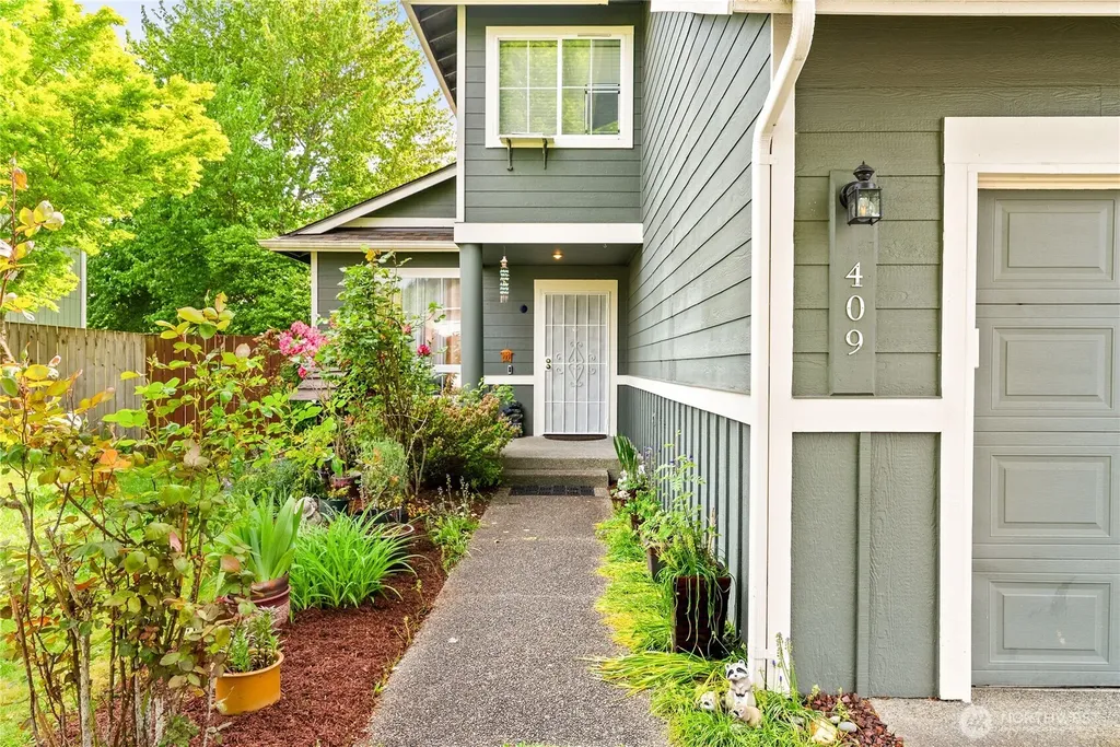 409 Kensington Ave NW Orting WA 98360