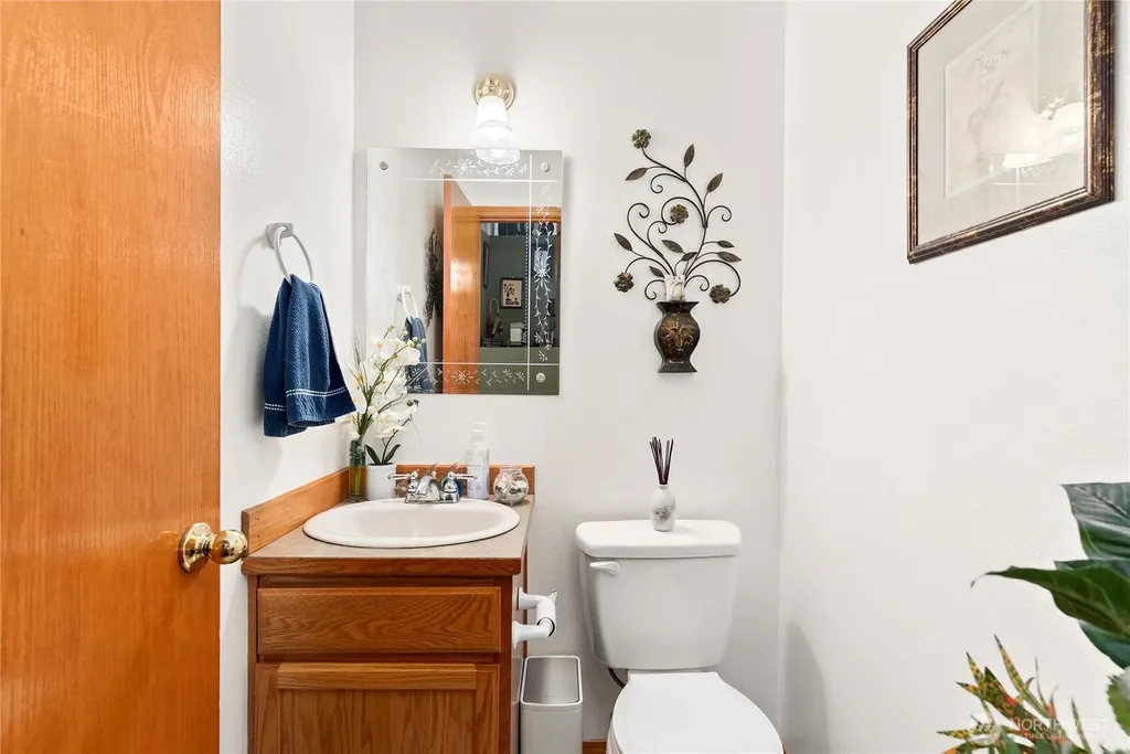 409 Kensington Ave NW Orting WA 98360