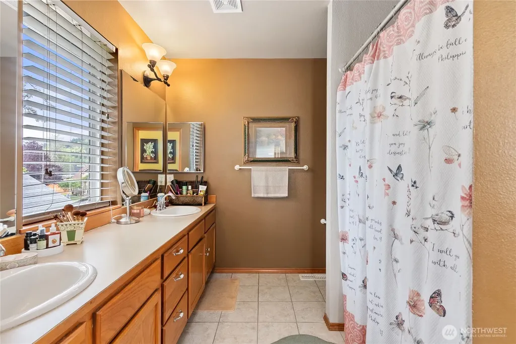 409 Kensington Ave NW Orting WA 98360