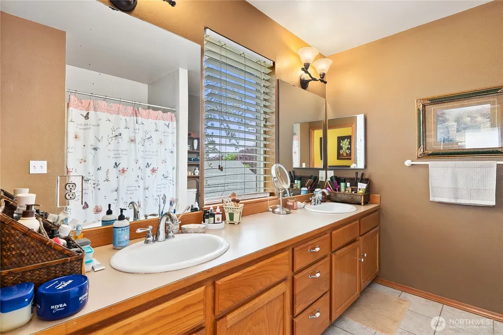 409 Kensington Ave NW Orting WA 98360