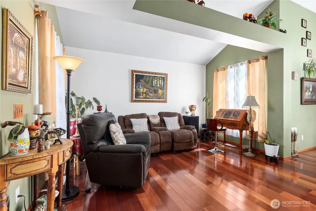 409 Kensington Ave NW Orting WA 98360