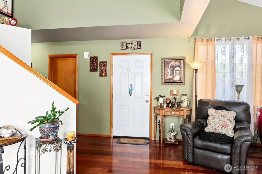 409 Kensington Ave NW Orting WA 98360