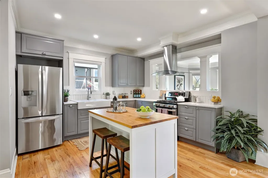 520 NE 82nd Street Seattle WA 98115