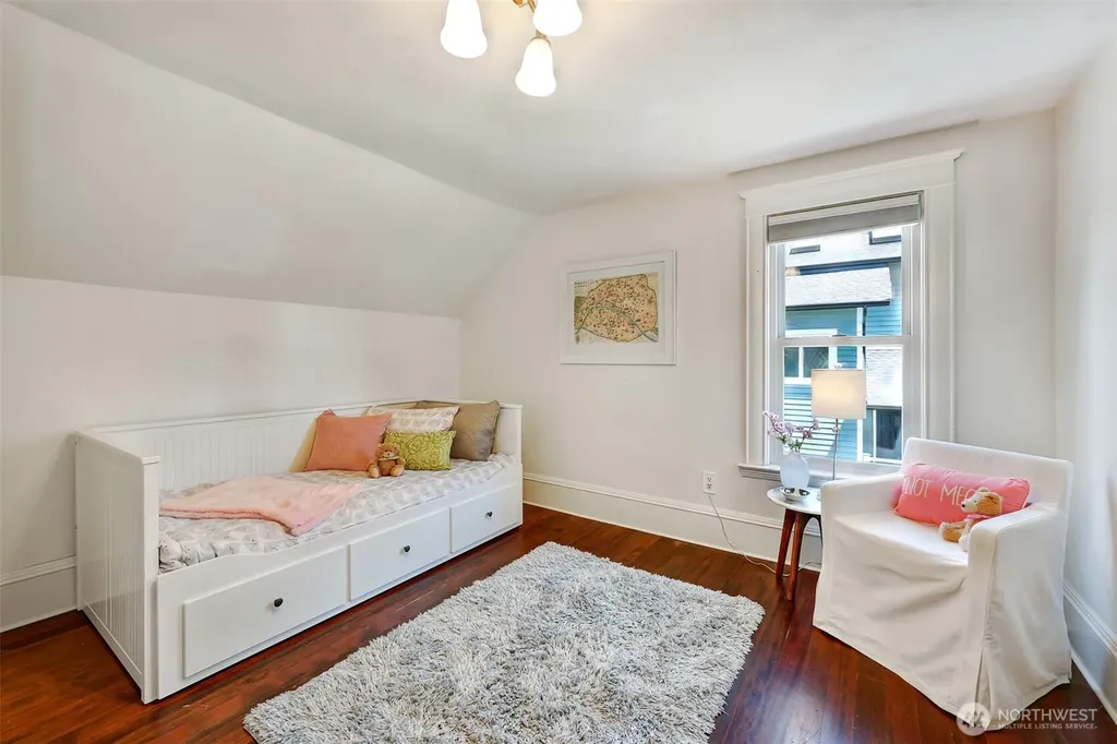 520 NE 82nd Street Seattle WA 98115