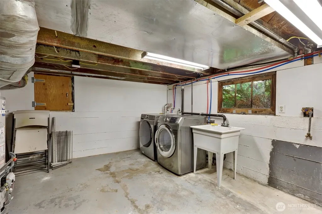 520 NE 82nd Street Seattle WA 98115