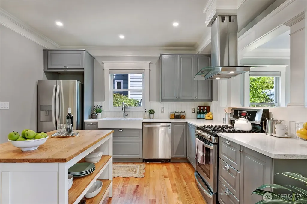 520 NE 82nd Street Seattle WA 98115