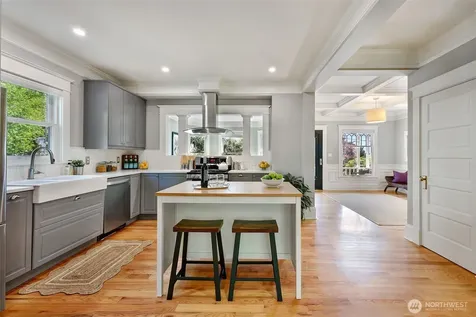 520 NE 82nd Street Seattle WA 98115