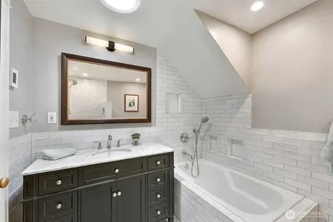 520 NE 82nd Street Seattle WA 98115