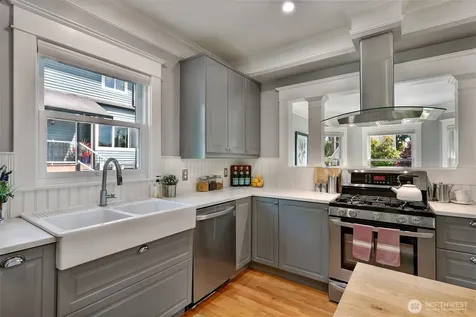 520 NE 82nd Street Seattle WA 98115