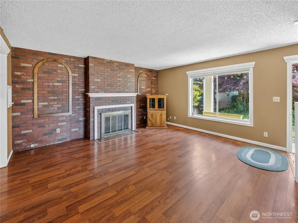 1875 Loraine Street Enumclaw WA 98022