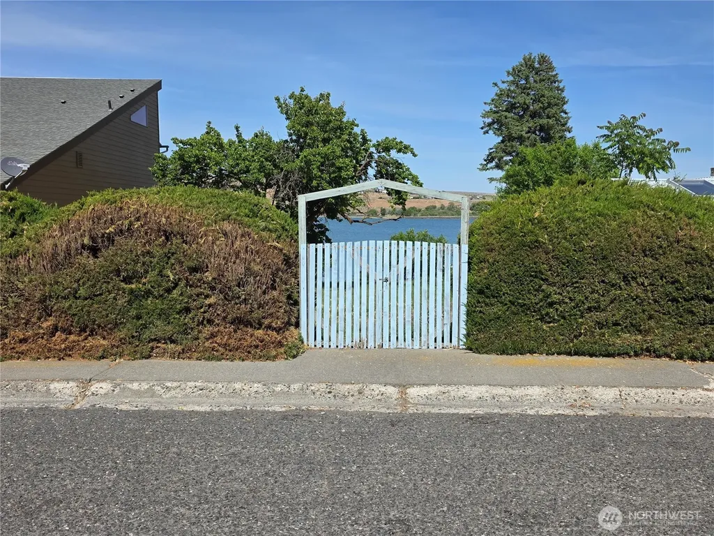 318 Lakeshore Drive Soap Lake WA 98851