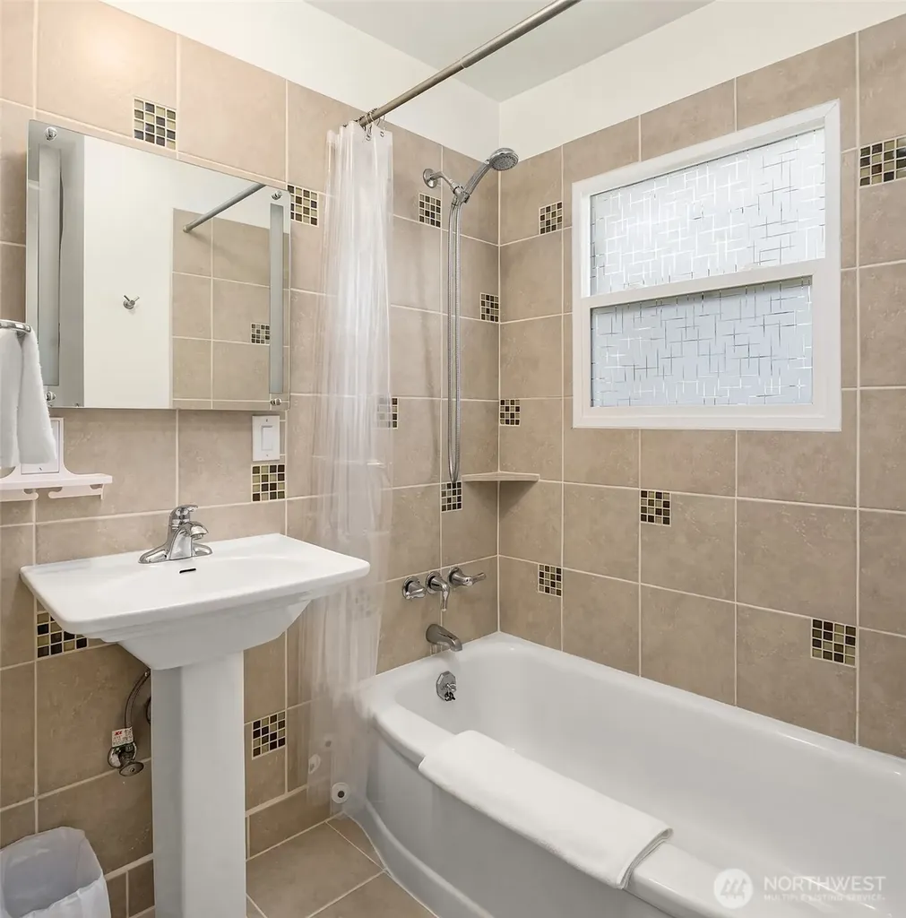 1821 N 47th Street Seattle WA 98103