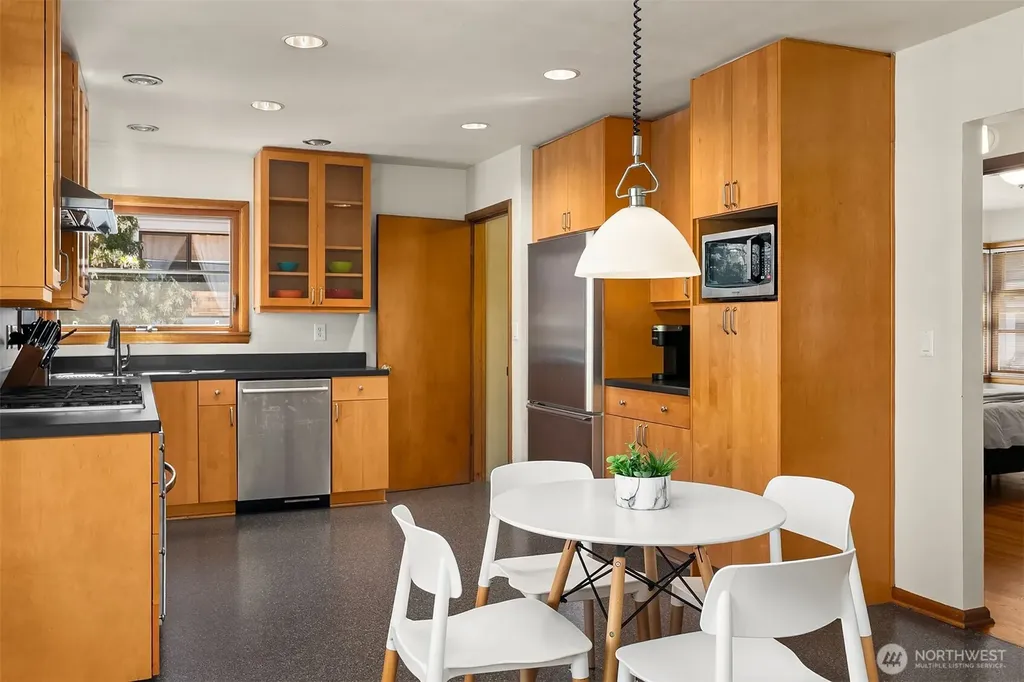 1821 N 47th Street Seattle WA 98103