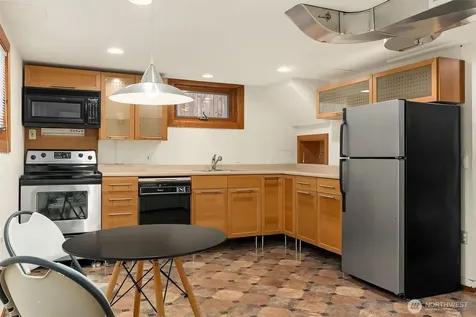 1821 N 47th Street Seattle WA 98103