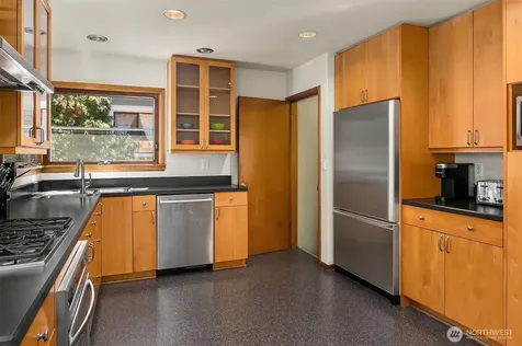 1821 N 47th Street Seattle WA 98103