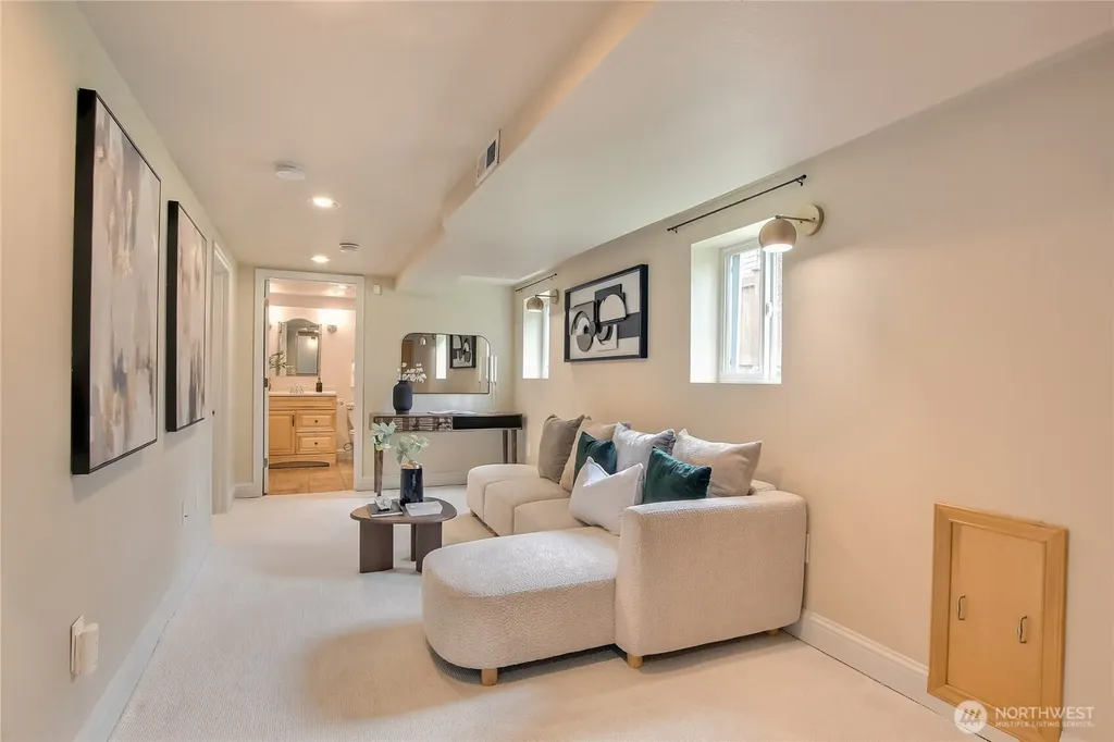 7534 12th Avenue SW Seattle WA 98106