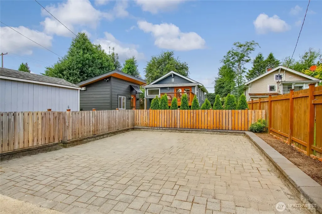 7534 12th Avenue SW Seattle WA 98106
