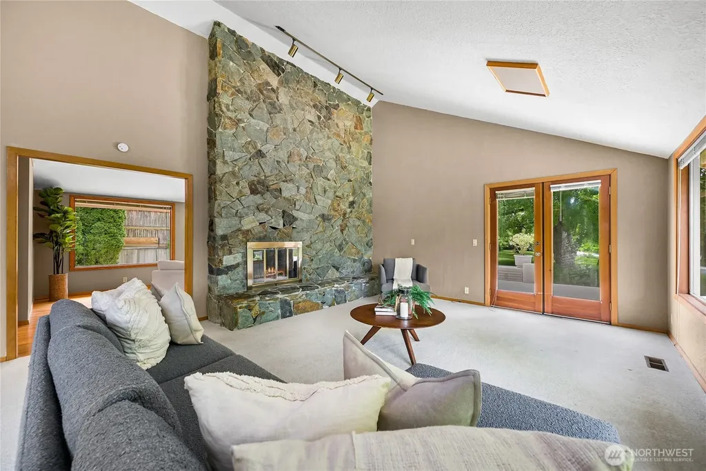 208 Hawthorn Road Bellingham WA 98225