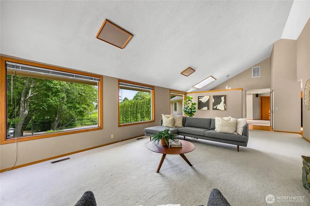 208 Hawthorn Road Bellingham WA 98225
