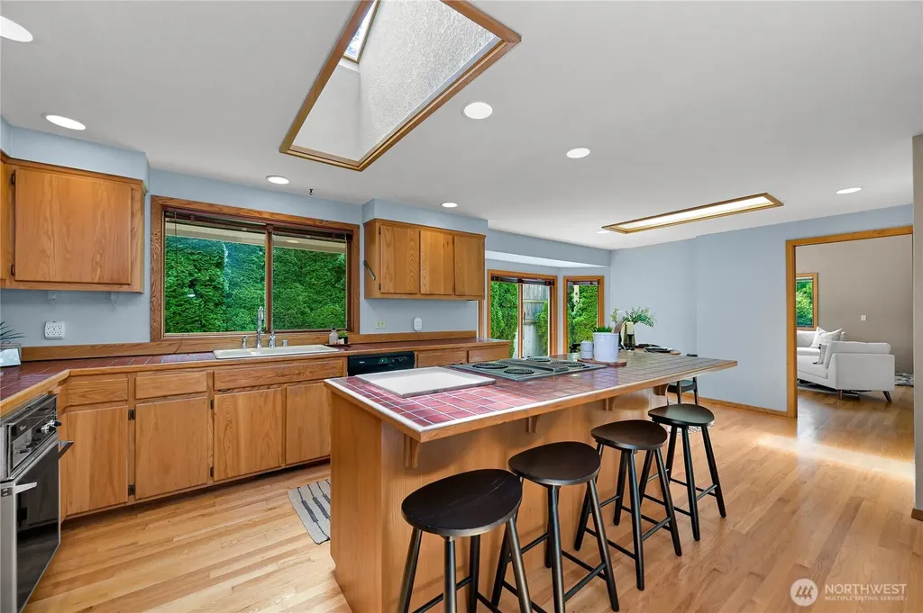 208 Hawthorn Road Bellingham WA 98225