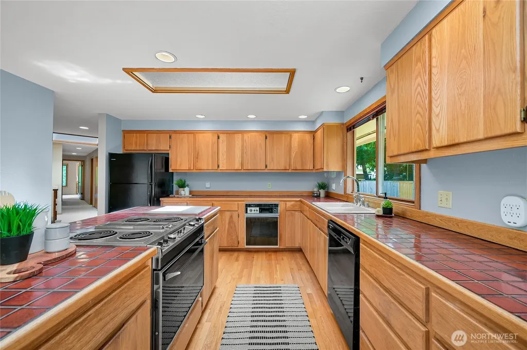 208 Hawthorn Road Bellingham WA 98225