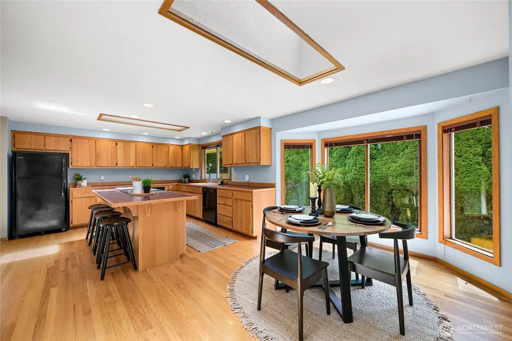 208 Hawthorn Road Bellingham WA 98225