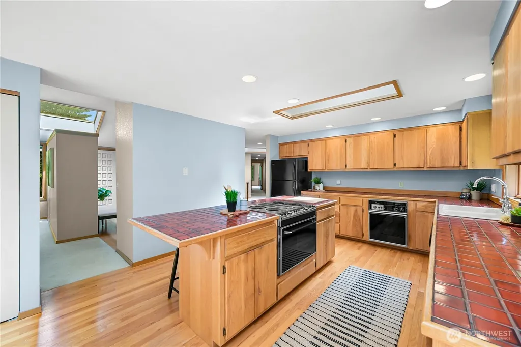 208 Hawthorn Road Bellingham WA 98225