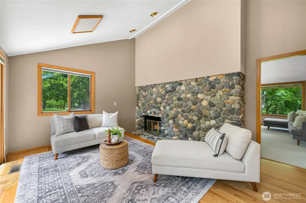 208 Hawthorn Road Bellingham WA 98225