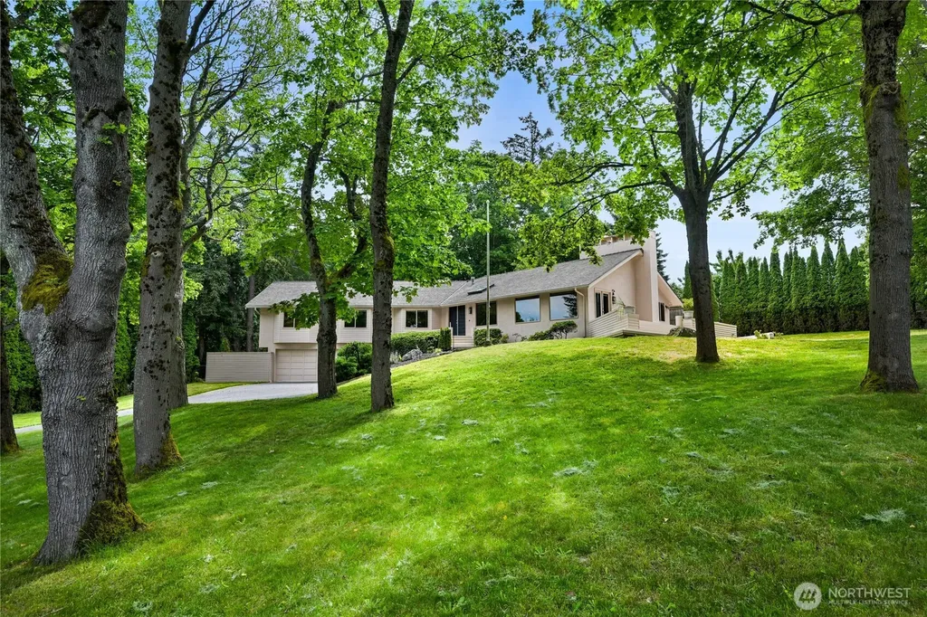 208 Hawthorn Road Bellingham WA 98225