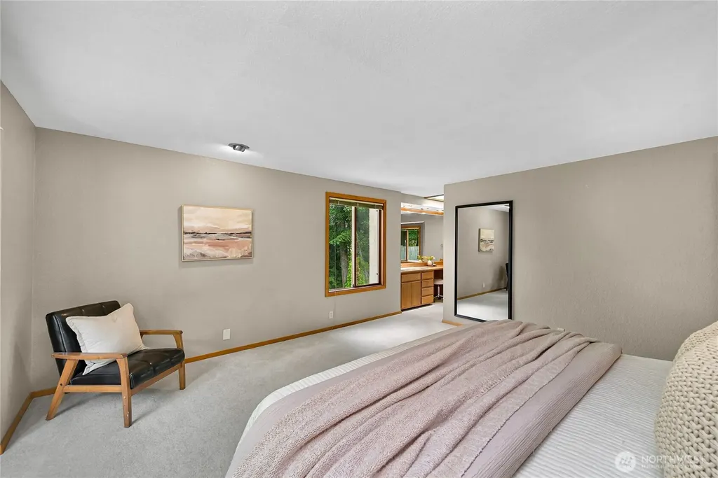 208 Hawthorn Road Bellingham WA 98225
