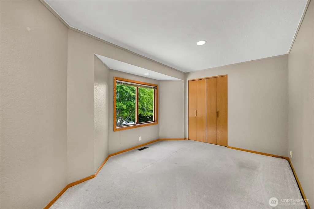 208 Hawthorn Road Bellingham WA 98225