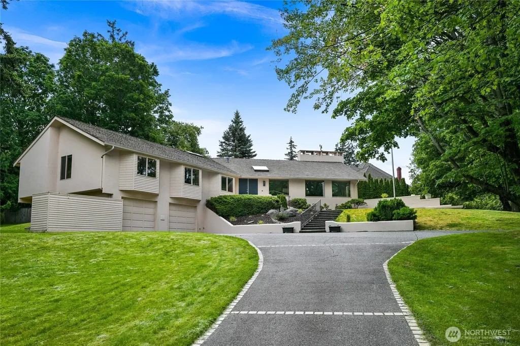 208 Hawthorn Road Bellingham WA 98225