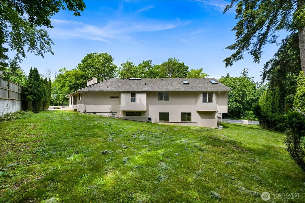 208 Hawthorn Road Bellingham WA 98225