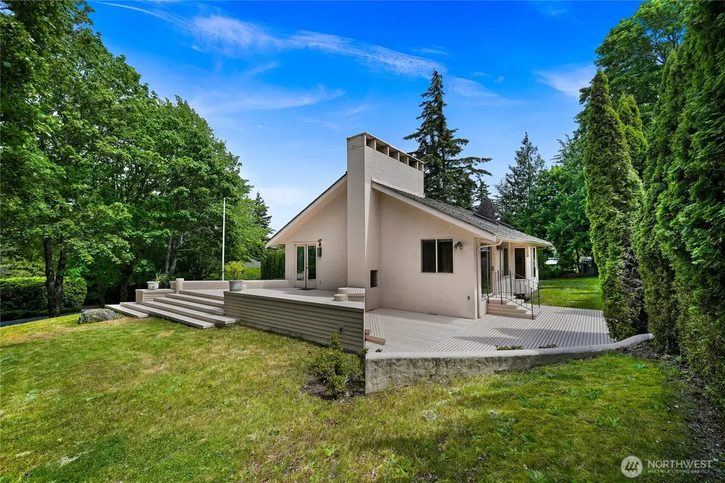 208 Hawthorn Road Bellingham WA 98225