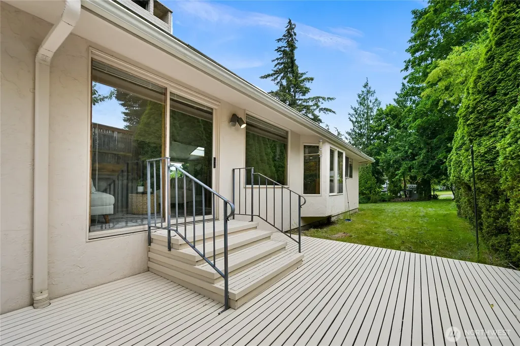 208 Hawthorn Road Bellingham WA 98225