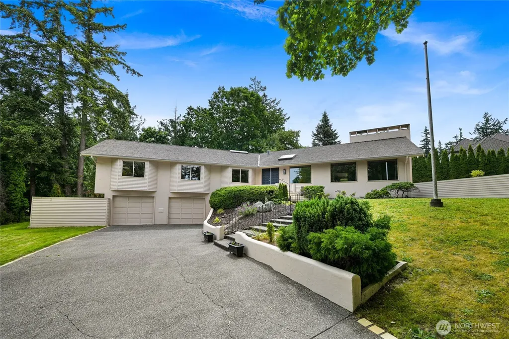 208 Hawthorn Road Bellingham WA 98225