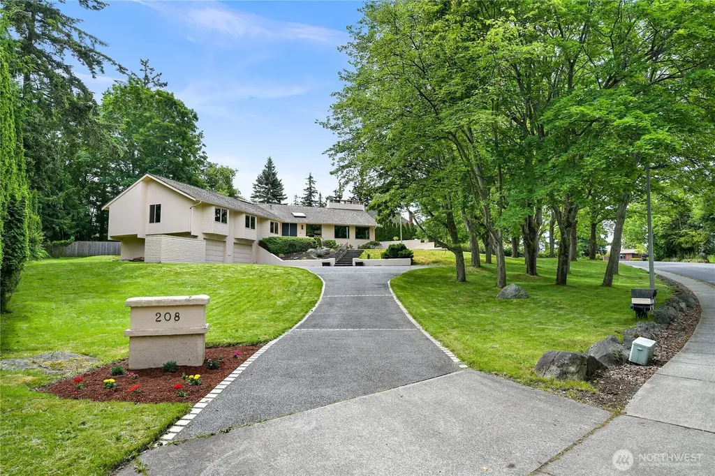 208 Hawthorn Road Bellingham WA 98225